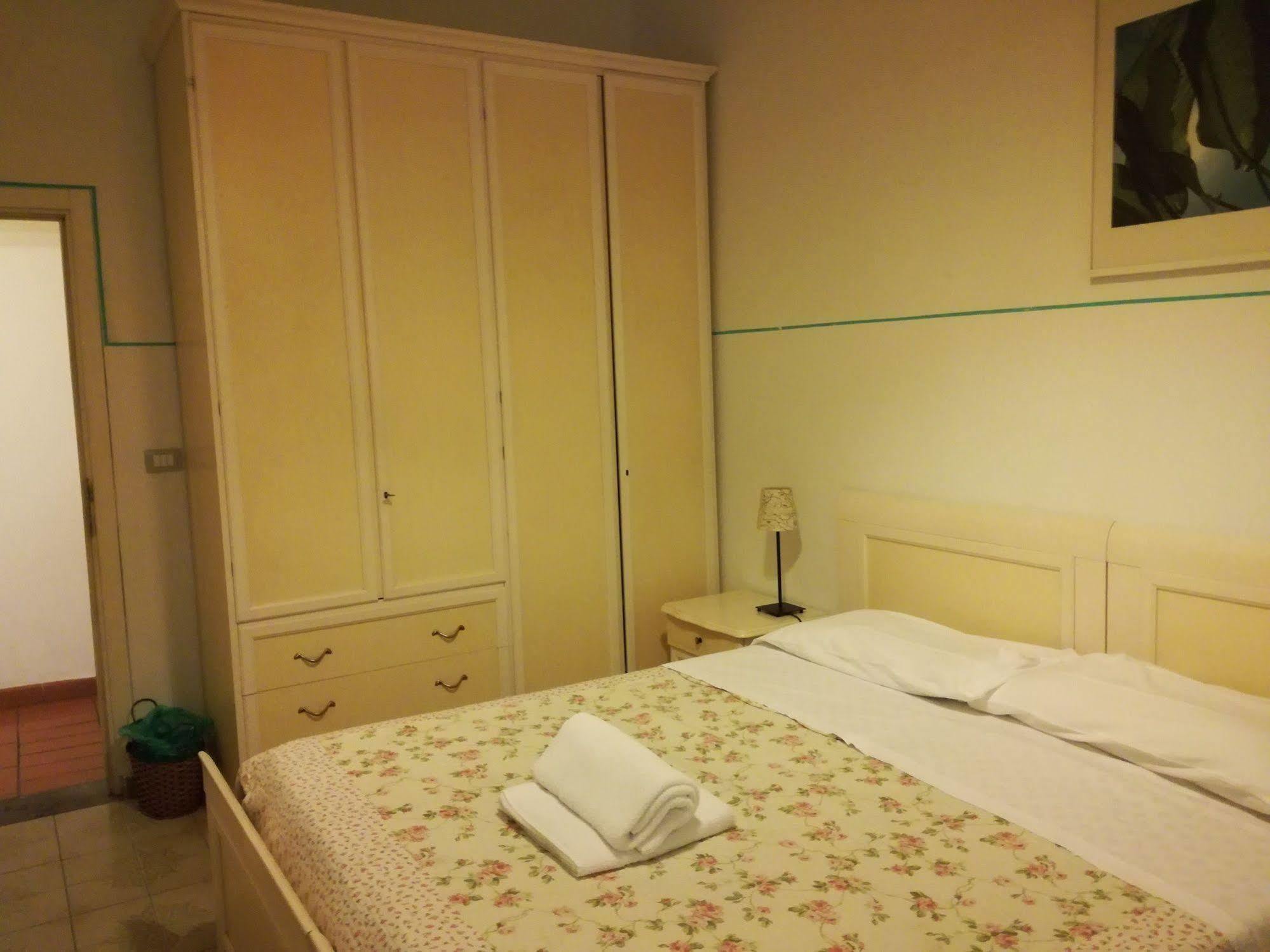 Affittacamere Casa Corsi Firenze Bagian luar foto