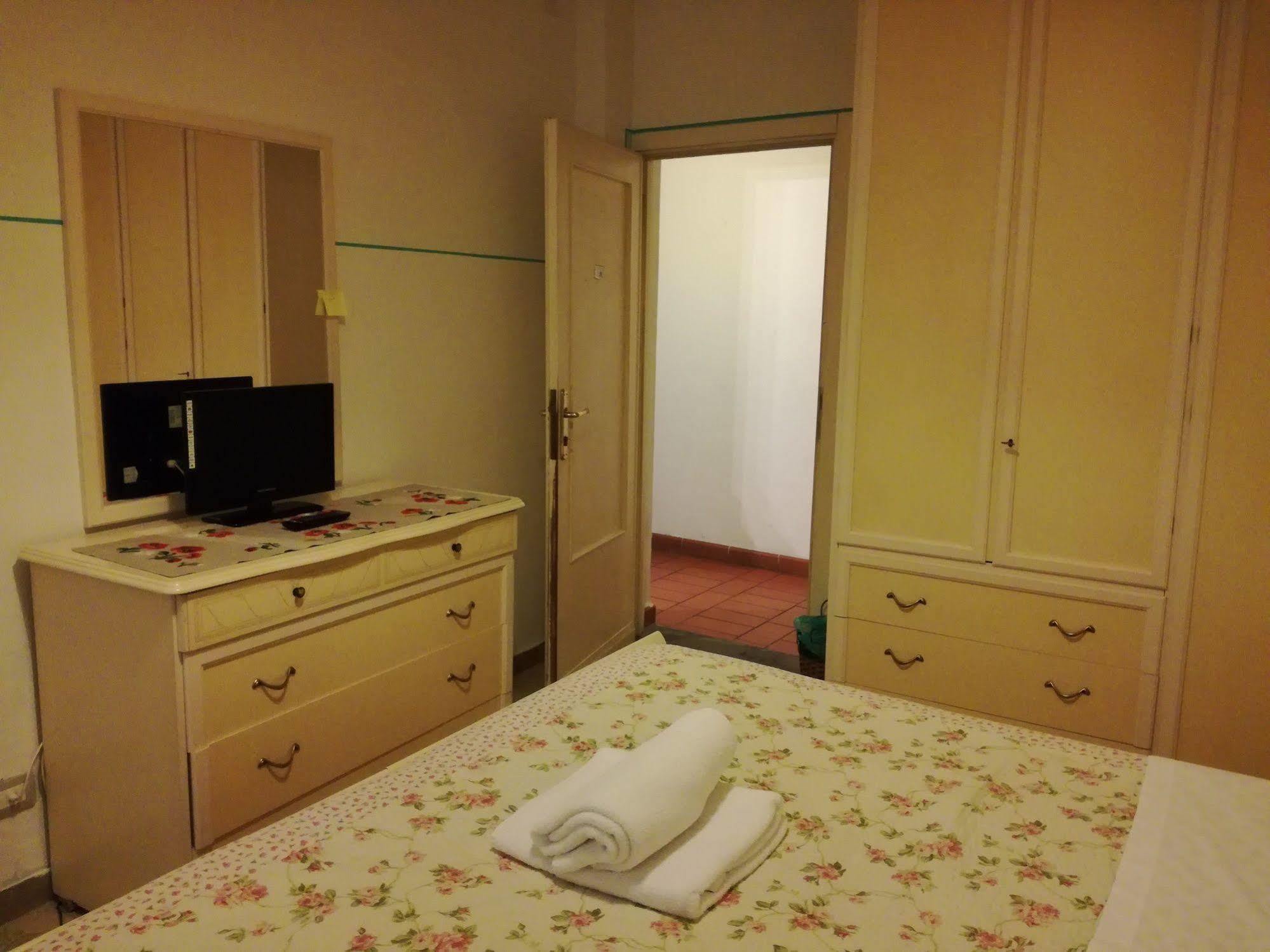 Affittacamere Casa Corsi Firenze Bagian luar foto